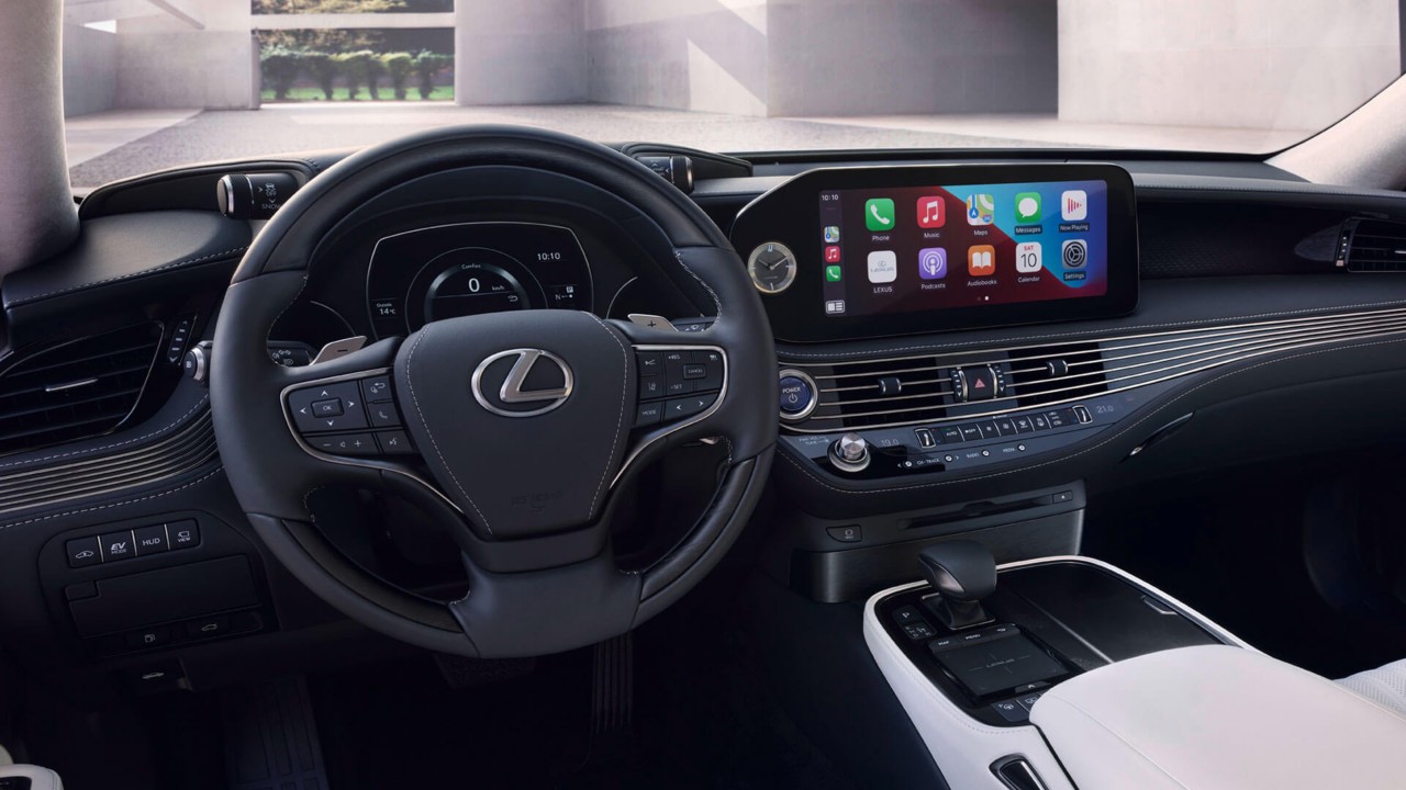 Lexus LS dashboard and steering wheel